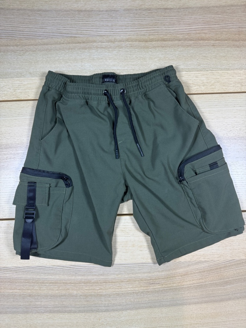 Men's Olive Cargo Tech Shorts with Utility Pockets